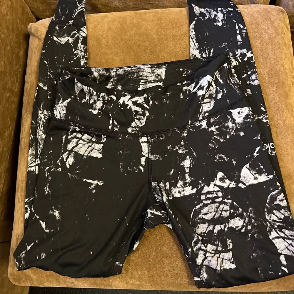 Euc Alo Yoga airbrush tech lift leggings black magma size xs